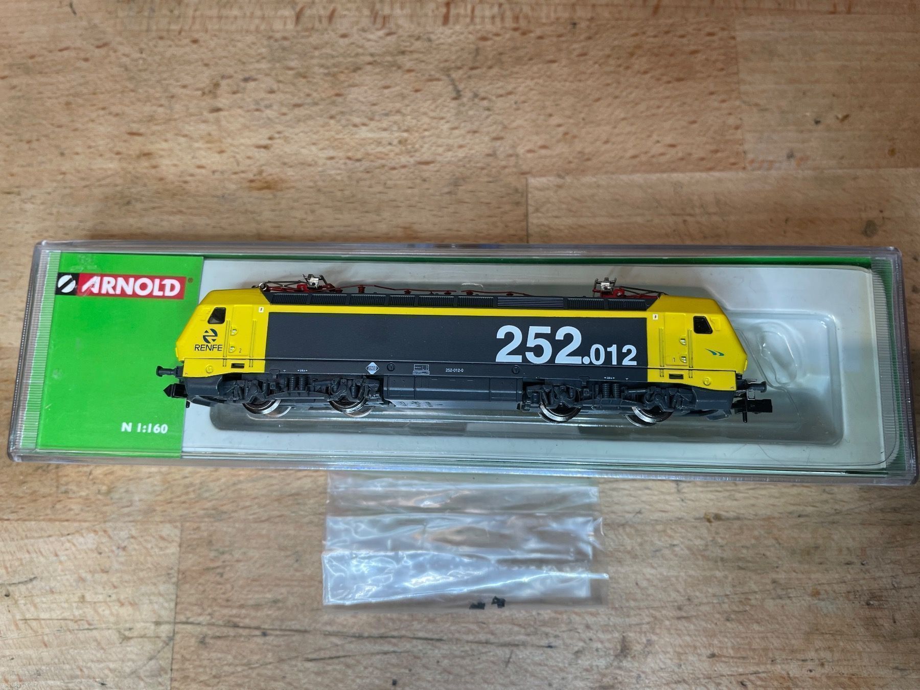 Arnold Modellini di ferrovie: Arnold 2009 Elok CLASS S252 RENFE Zahnrad Messing – Nuovo (secondo la descrizione) da Hauterive NE venduto da eriamch 2