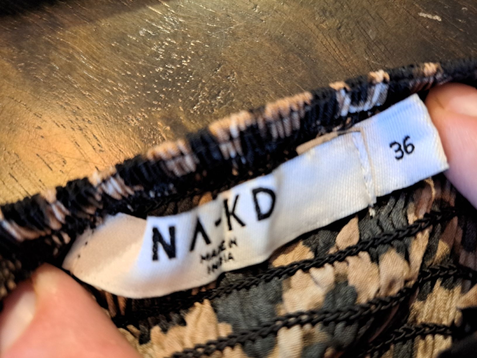 Na-kd Vestiti: NA-KD Kleid mit Leo-Muster, Gr. 36 – Usato da Näfels venduto da Featherfashion 1