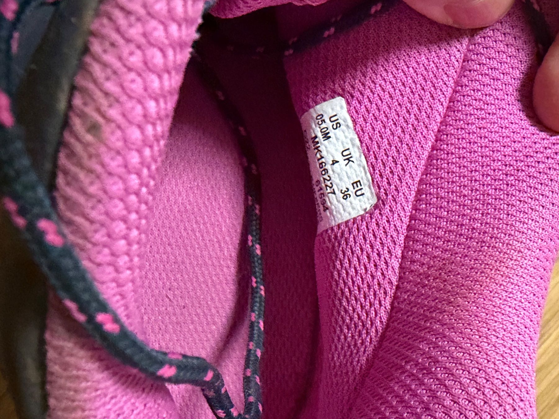 Merrell Scarpe per ragazze: Merrell Wanderschuhe Gr. 36, Mädchen top Zustand – Usato da Mägenwil venduto da OsakaNinja 1