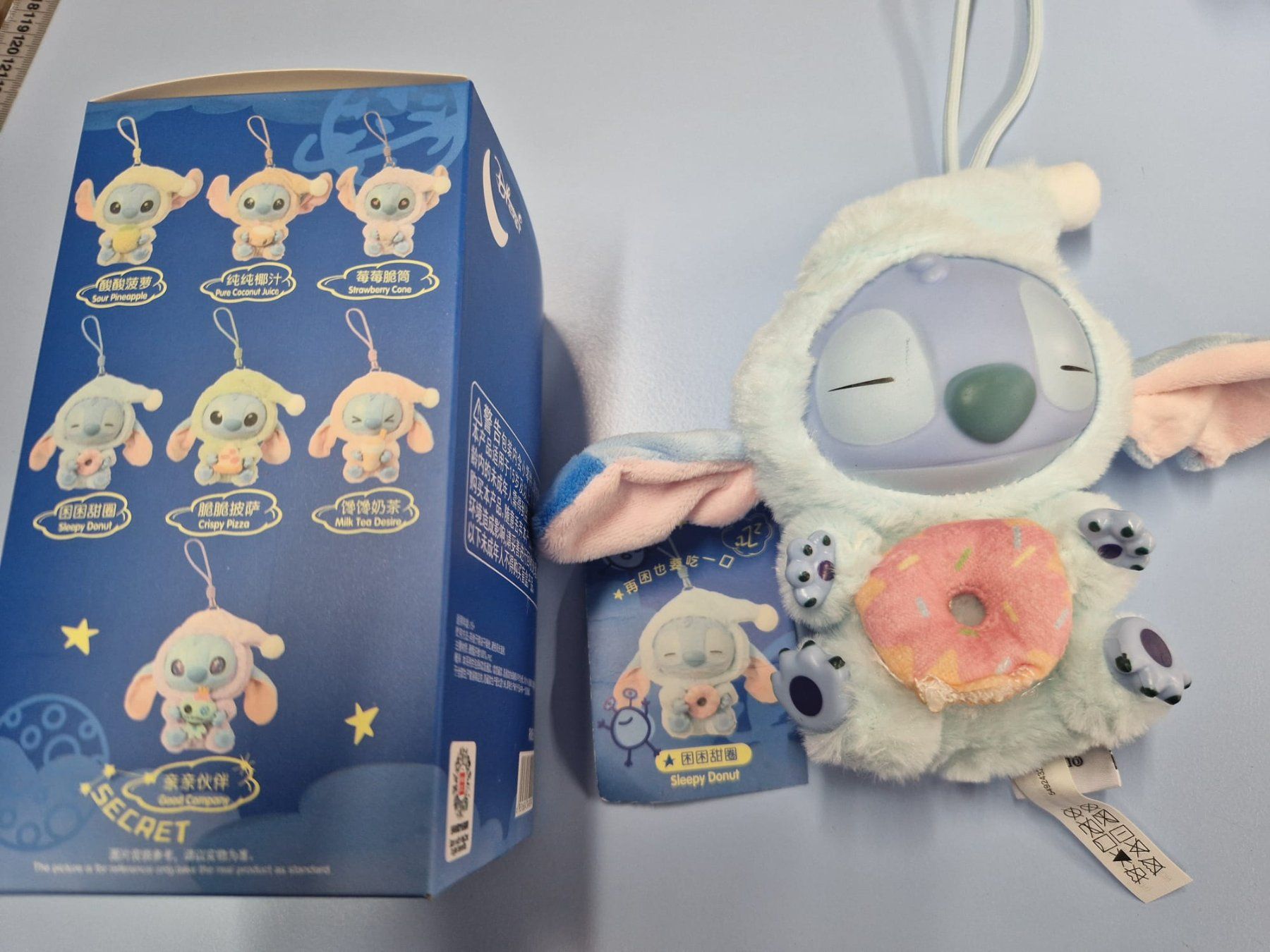 Statuette: Labubu STITCH Bleu neuf SLEEPY DONUT – Nuovo e nell'imballaggio originale da St-Imier venduto da goodber 1
