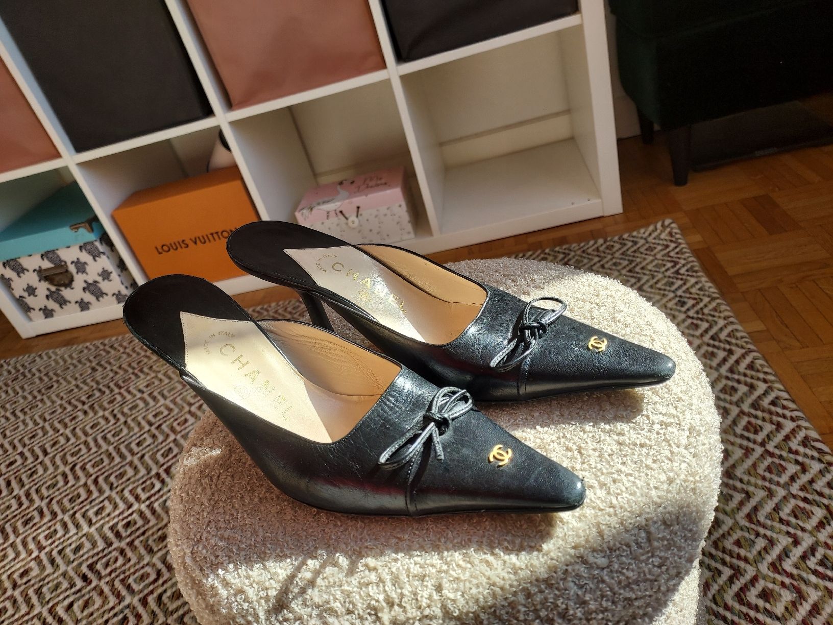 Chanel Scarpe da donna: Chanel Vintage Pointues Noires T39 – Usato da Lausanne venduto da Kitty_Friperie 4