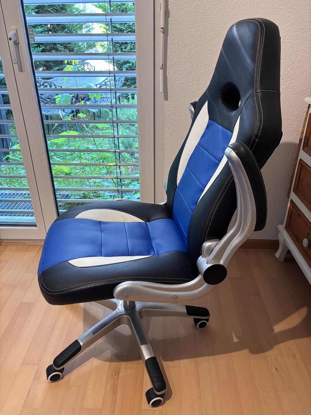 Sedie: Gaming-Bürostuhl, schwarz/blau, mit Rollen – Usato da Binningen venduto da fal_89rg 3