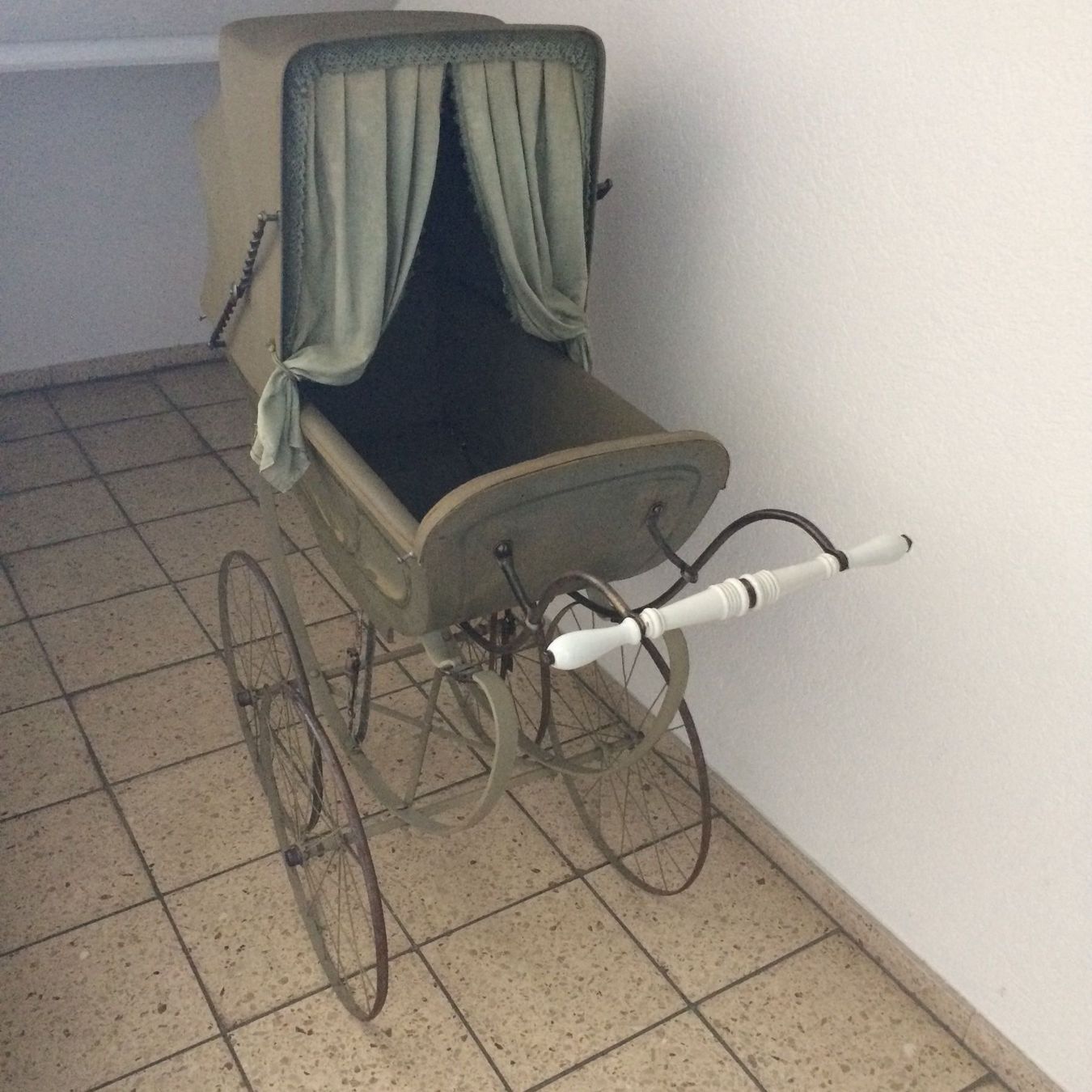 Carrozzine: Antiker Kinderwagen – Usato da Tägerig venduto da oiluig83 6