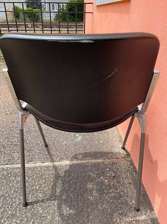 Stühle: Chaises de conférence. – Gebraucht aus Vevey von ohzut 2