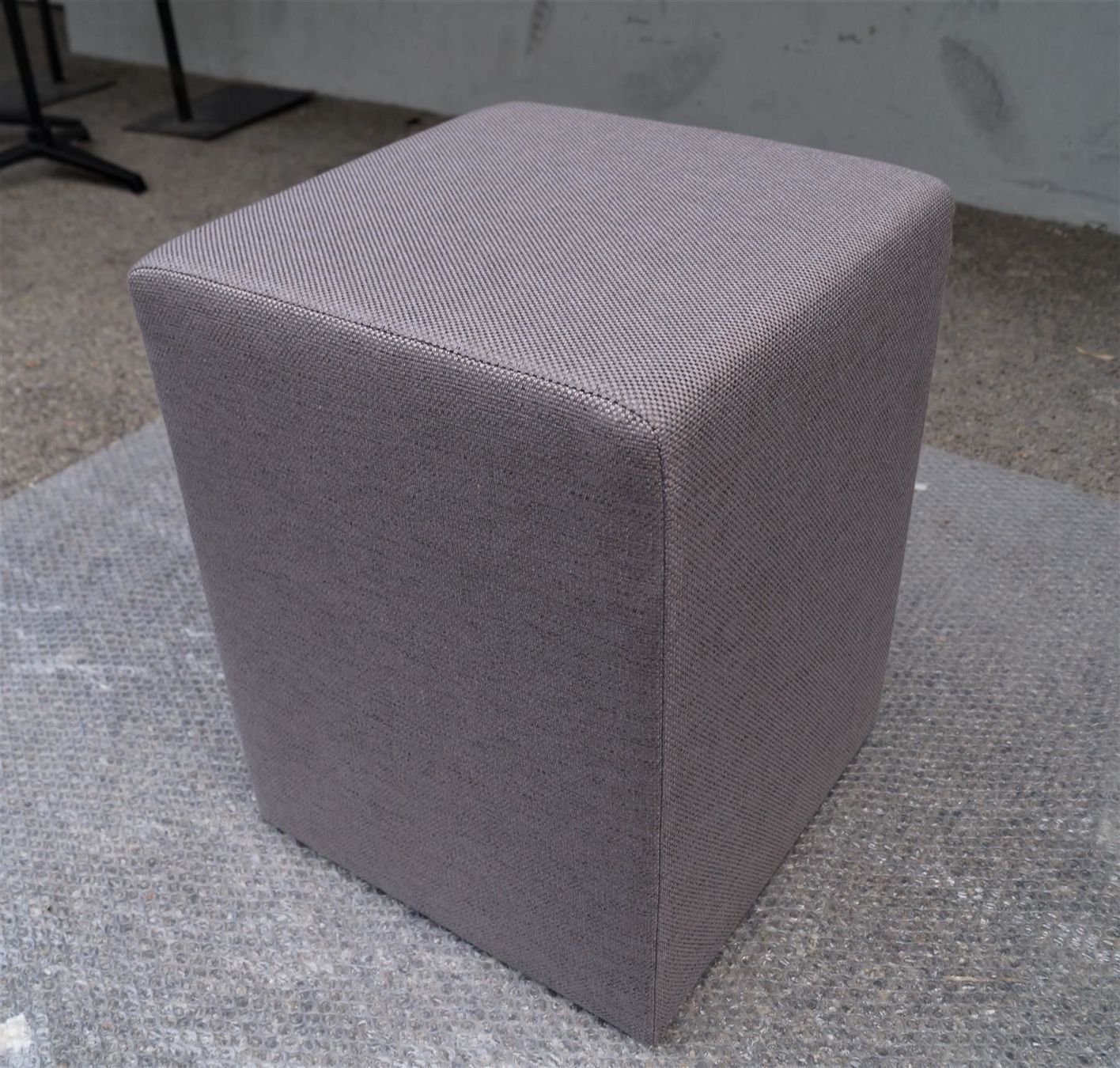 Sgabelli: Hocker aus Stoff grau – Usato da Seftigen venduto da tom713