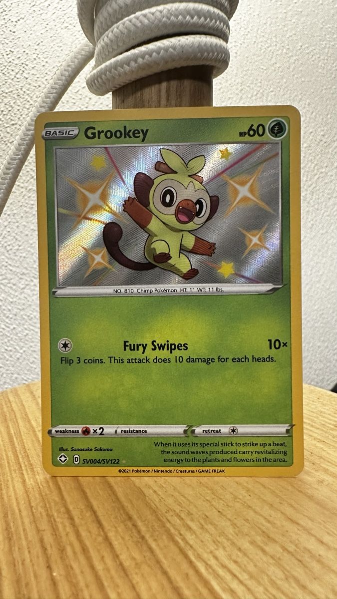 Pokémon Carte collezionabili: POKÉMON / Shiny Grookey – Usato da Herzogenbuchsee venduto da TCG-High-Quality 1