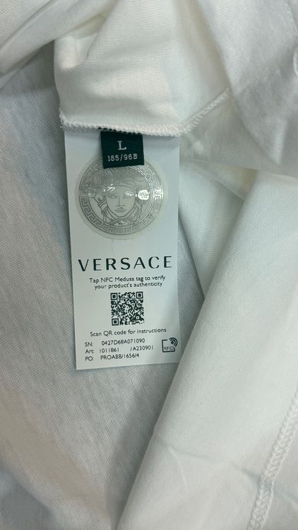 Versace T-shirt: Versace White Medusa Print T-Shir – Usato da Lachen SZ venduto da HelvetiaLuxury 4