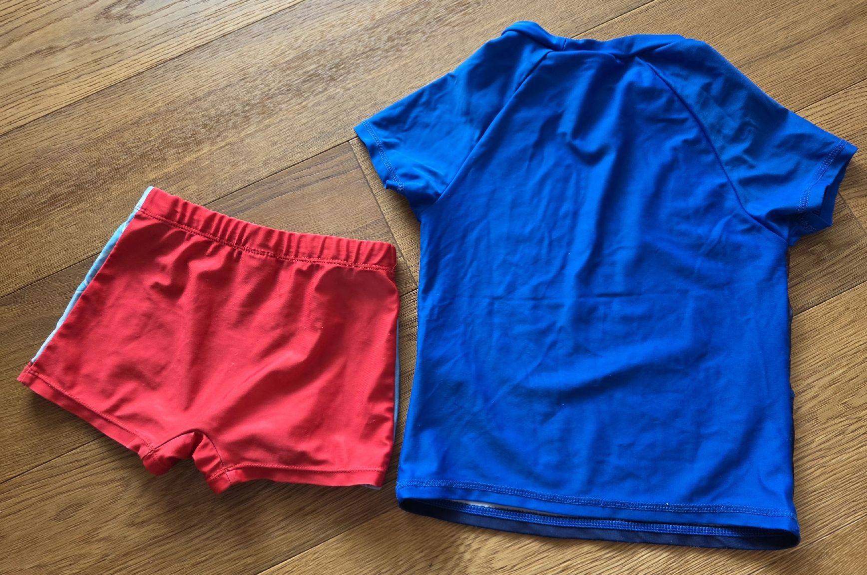 Costumi da bagno: Bade-Set Spiderman blau/rot Grösse 104/110 gebraucht – Usato da Zell LU venduto da claro62 1