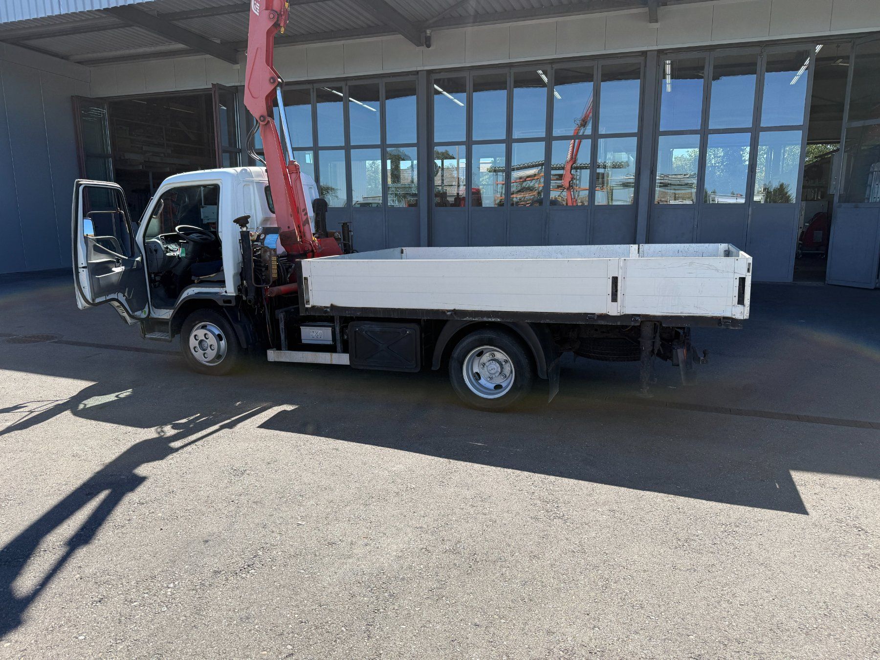 Mitsubishi Veicoli commerciali: Mitsubishi Canter mit Kran – Usato da Neukirch (Egnach) venduto da Hanag1 2