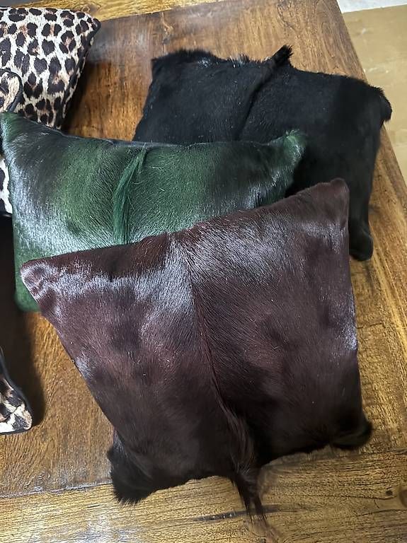 Cuscini: superbes coussins en véritable peau de springbok, – Usato da Versoix venduto da Tamaze47