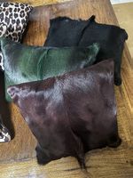 superbes coussins en véritable peau de springbok,