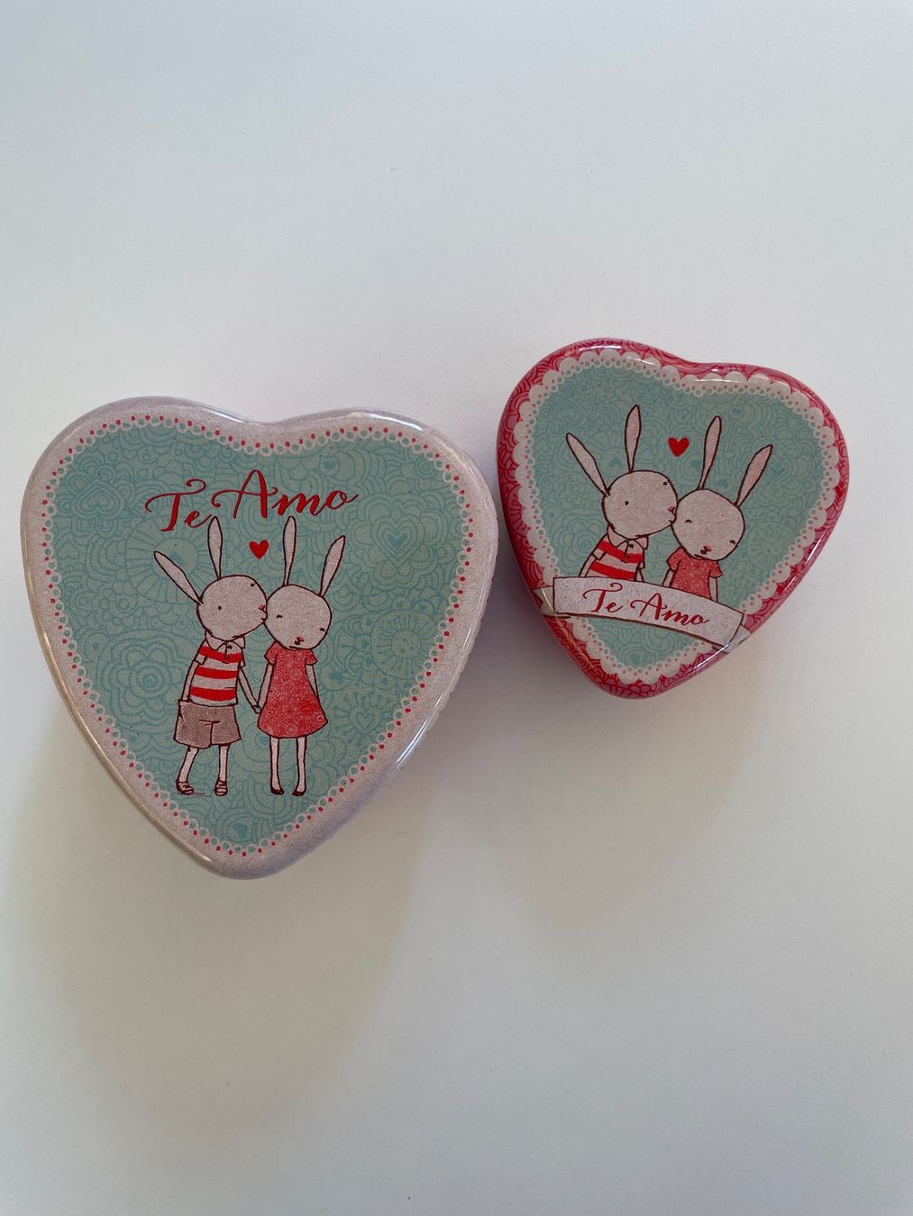 Maileg Giocattoli: Maileg _ 2 Metall Herz - Set  Rabbit – Nuovo e nell'imballaggio originale da Silvaplana venduto da Lotzis