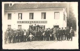 Foto-AK Schwarzenberg, Gruppenbild vor d