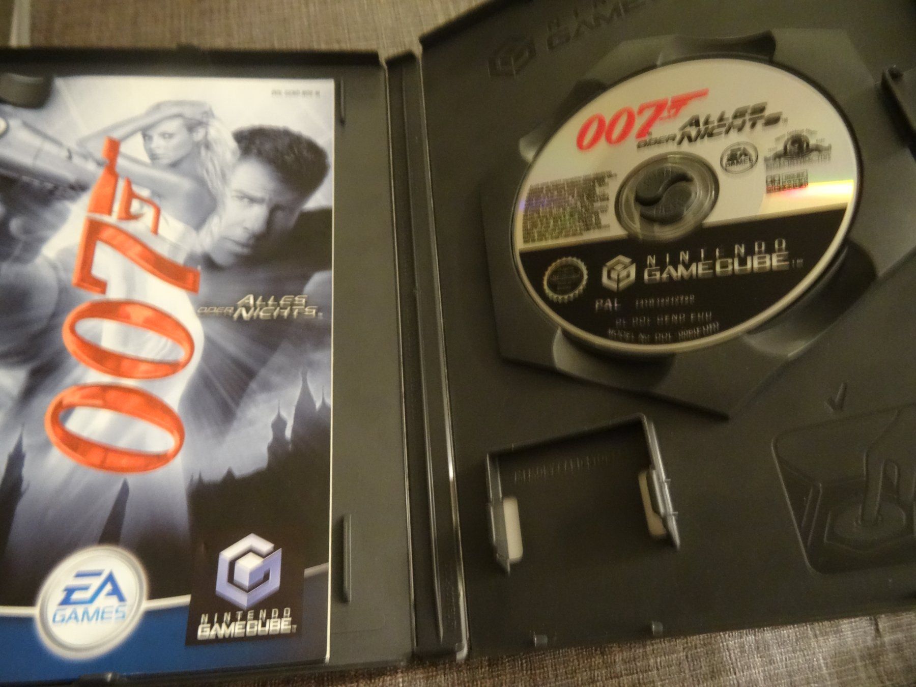 Nintendo Giochi: James Bond 007 - ALLES ODER NICHTS GAMECUBE DEFEKT? – Difettoso da Olten venduto da Disc-Ausverkauf 1