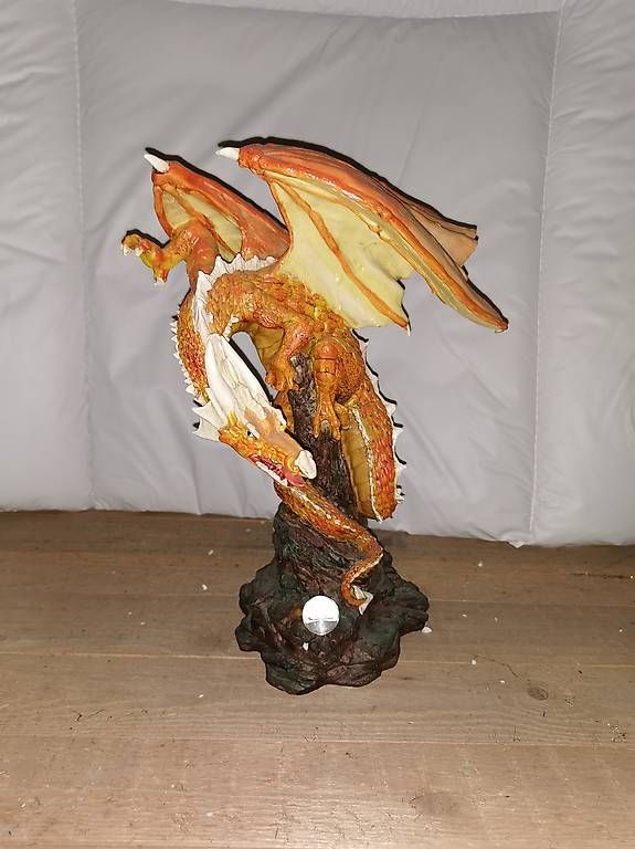 Tutte le decorazioni: Drachen Statue Tudor Mint zu verkaufen – Usato da Mattstetten venduto da daniel.zihler