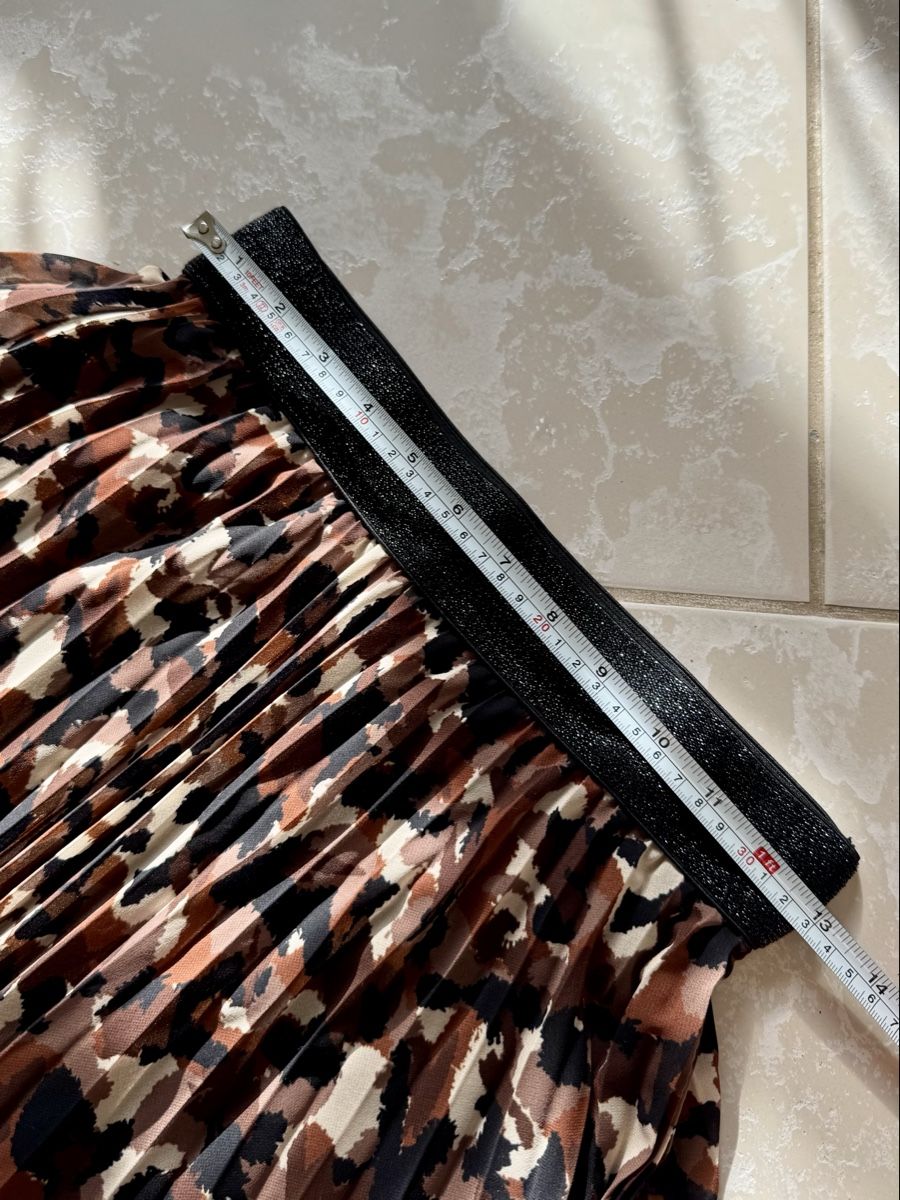 Gonne: Pleated Midi Skirt Patterned Elastic Waist – Usato da Bülach venduto da dan_7scp 3