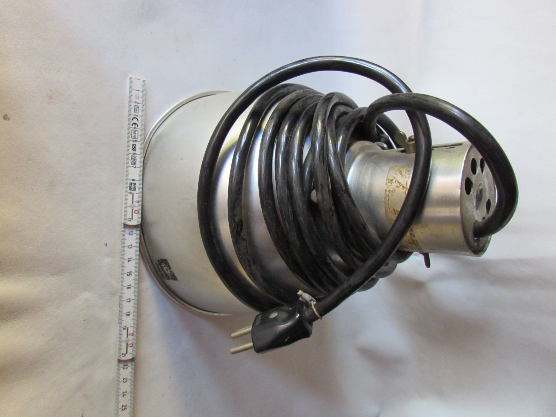 Lampes: Lot de 2 projecteurs halogènes anciens avec câbles – D'occasion à Onnens VD par didier1956 2