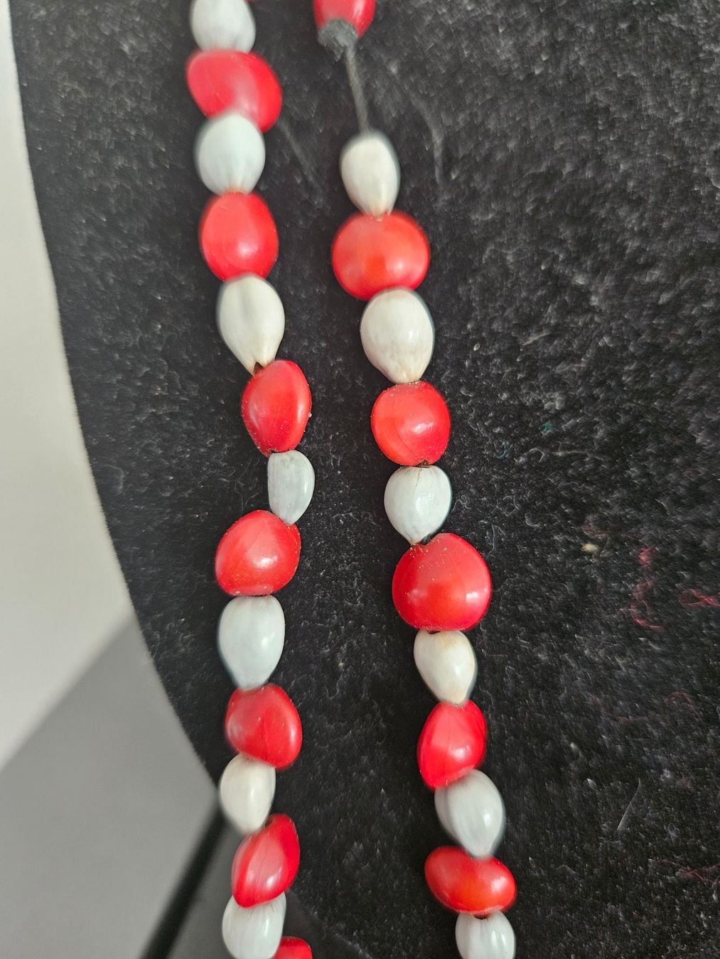 Ketten: Rote & Weisse Samen-Kette, Boho Chic Statement Kette 📿 – Neu (gemäss Beschreibung) aus Basel von Anghkorwatt 1