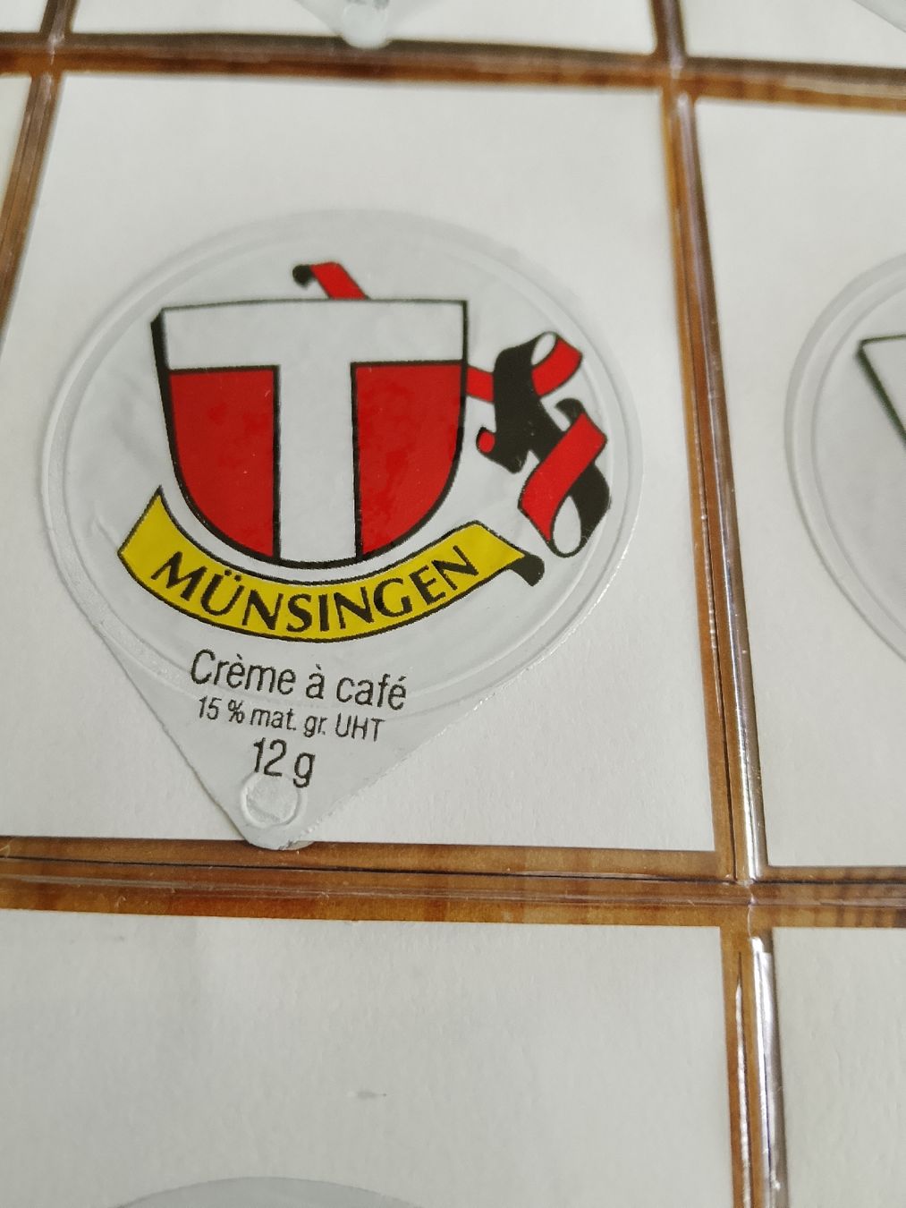 Kaffeerahmdeckel: Kaffeerahmdeckeli – Gebraucht aus Volken von katz5