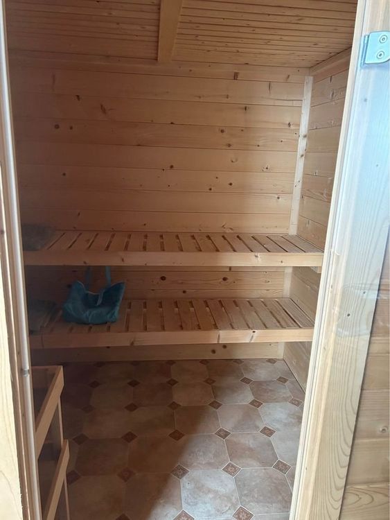 SUPER GELEGENHEIT Tolle, kaum gebrauchte Massivholzsauna Kaufen auf