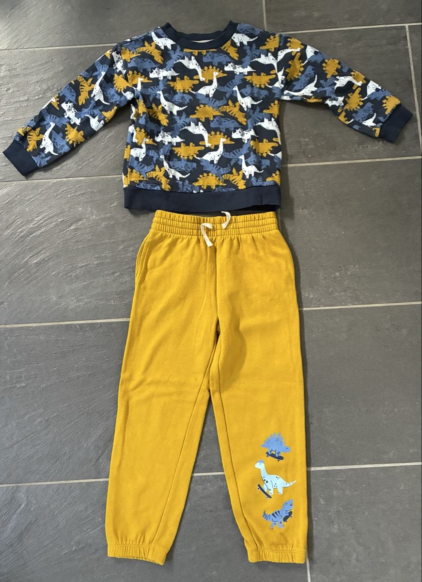 Lotti & Set di vestiti: Kinderset Gr. 110/116 – Usato da Algetshausen venduto da Carrhard