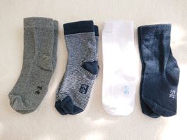 4 Paar Socken Gr. 23-26