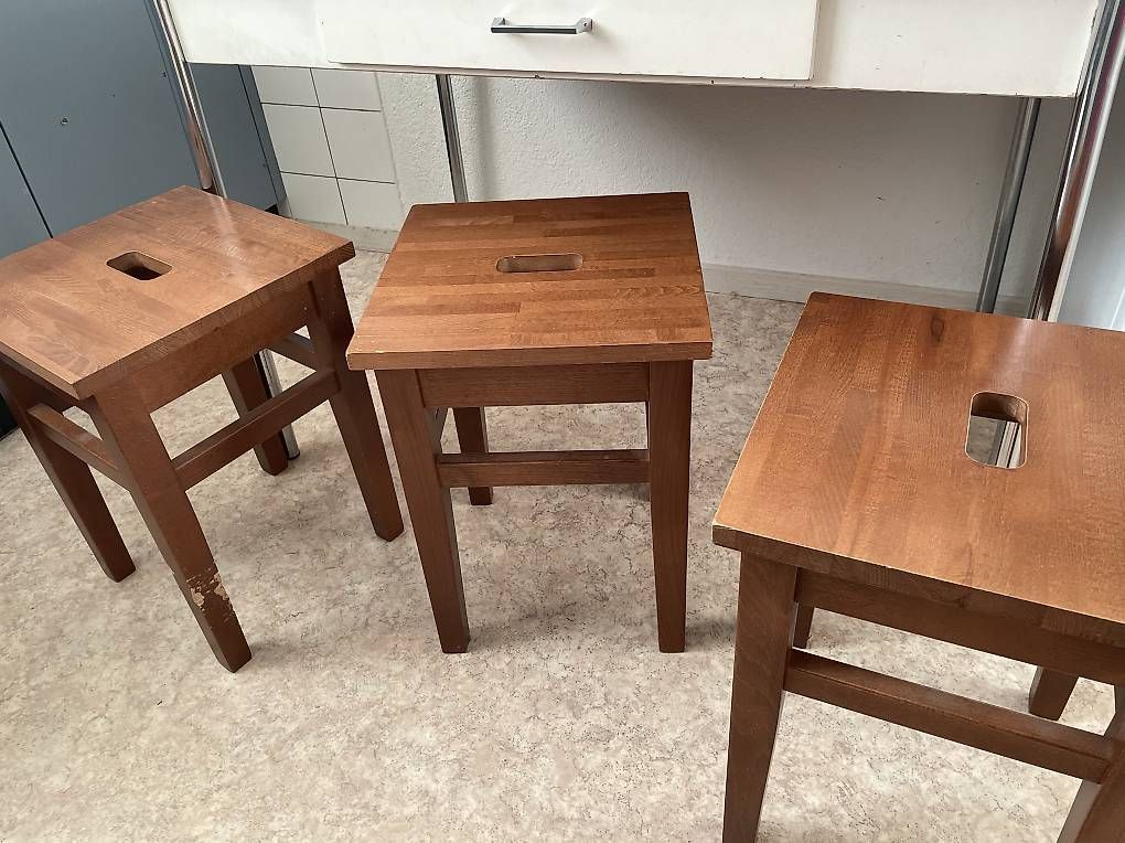 Tische: Tisch + 3 Hocker – Gebraucht aus Oftringen von est_mcq8 2