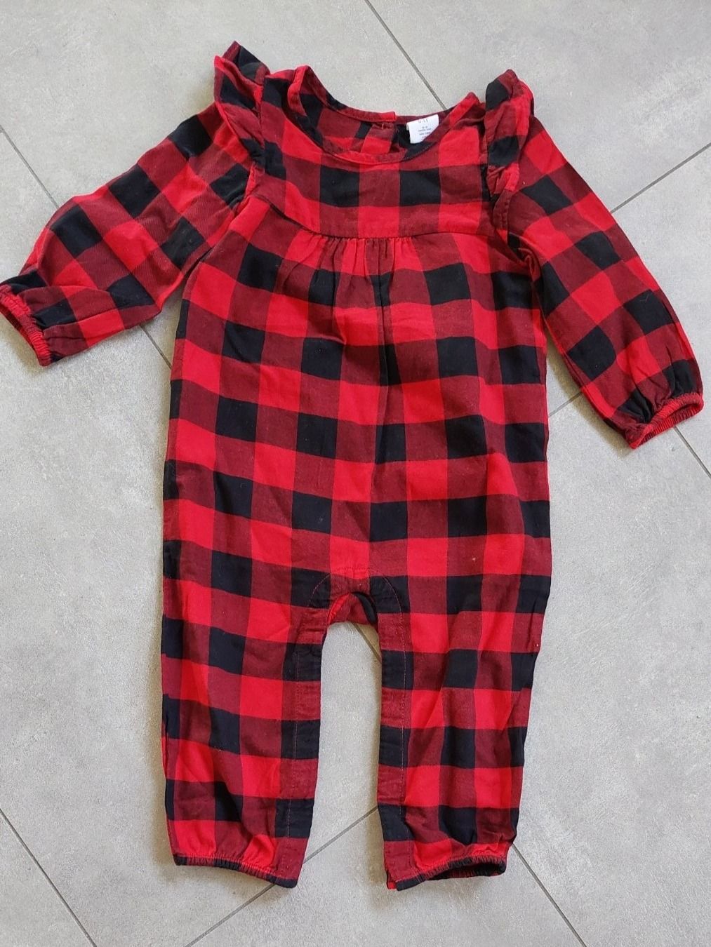 Gap Jumpsuits: Einteiler / Strampler von GAP Grösse 12 -18 M – D'occasion à Wiesendangen par troawus