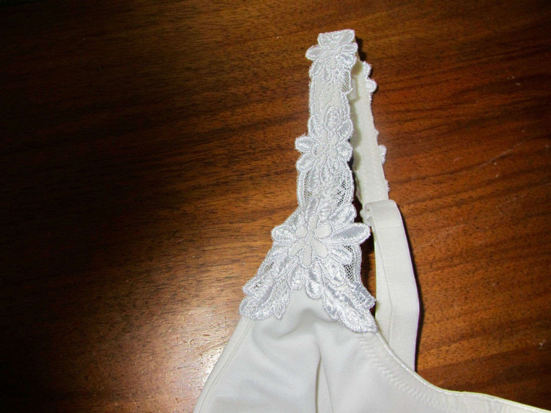 Altra biancheria intima: SOUTIEN - GORGE LINGERIE 85 C – Usato da Murten venduto da Selliot 1
