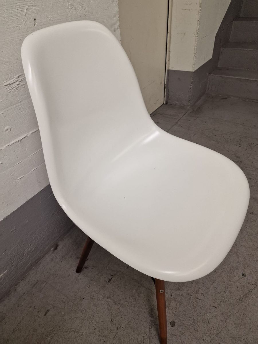 Stühle: Vintage Stuhl Weiss – Gebraucht aus Zürich von Vintage-1993 1