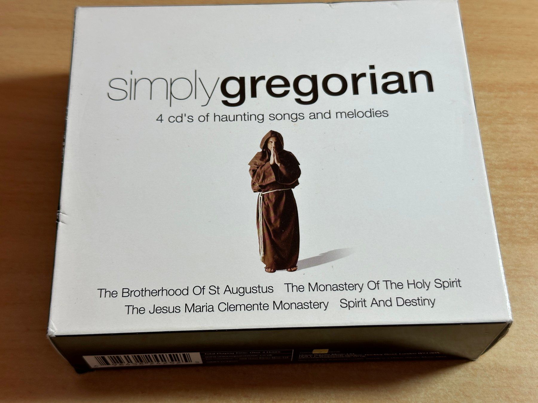 CD: Various – Simply Gregorian - 4 CD – Usato da Rikon im Tösstal venduto da Alpenmutz