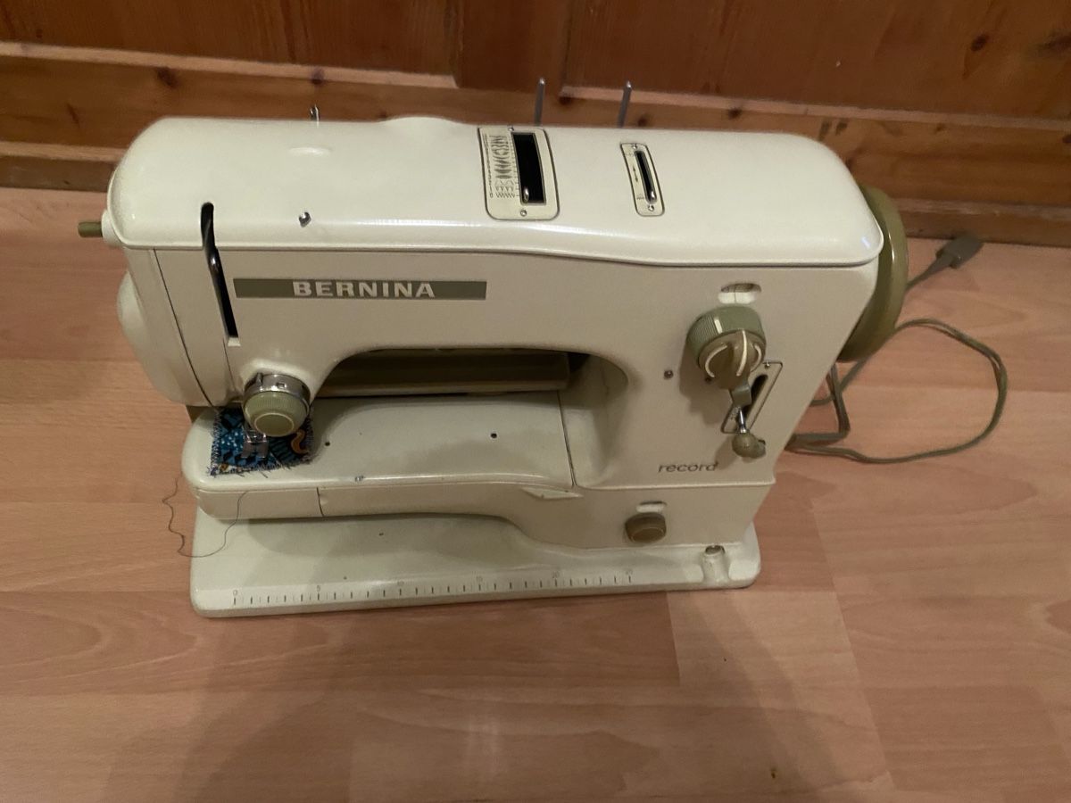 Bernina Nähmaschinen: Bernina Nähmaschine – Defekt aus Binningen von Flohmistuebli