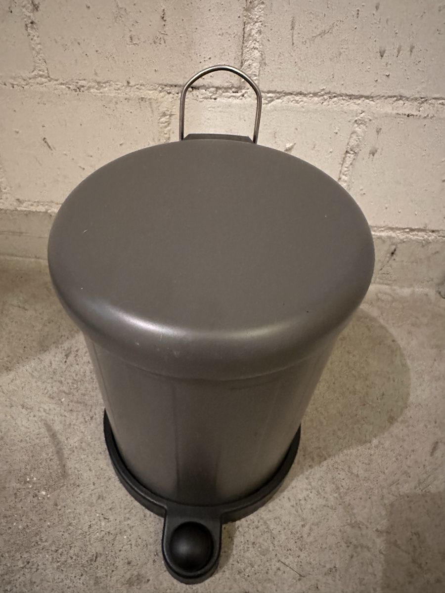 Ikea Abfalleimer: Bathroom Bin Grey Plastic Foot Pedal Ikea  – Gebraucht aus Zürich von car_68nt 1