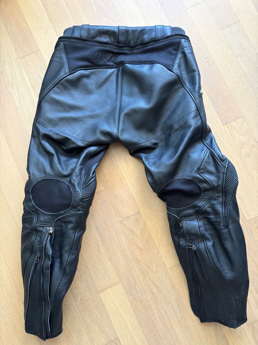 Dainese Pantaloni: Dainese Lederhose Grösse 25 – Usato da Volketswil venduto da Getout 1