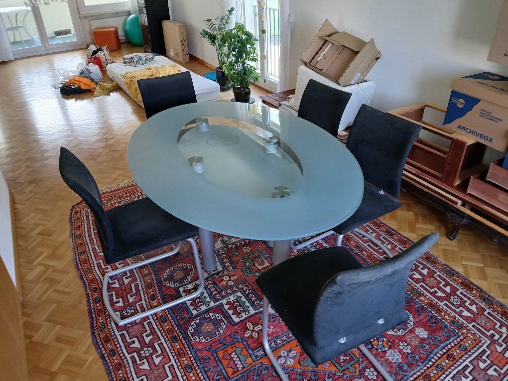 Set de table et chaises: Glastisch mit 5 Stühlen – D'occasion à Flums Hochwiese par Sirius15 1