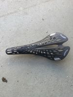 Leichter Vertu Sattel für Rennrad/MTB, neuwertig, Sommer-Fit