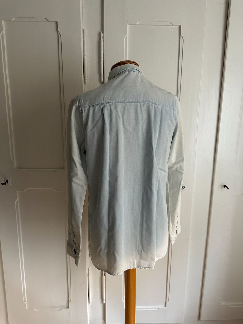 Topshop Camicette: TOPSHOP - Jeansbluse hellblau leicht 36 – Usato da Zürich venduto da Diazaio 2