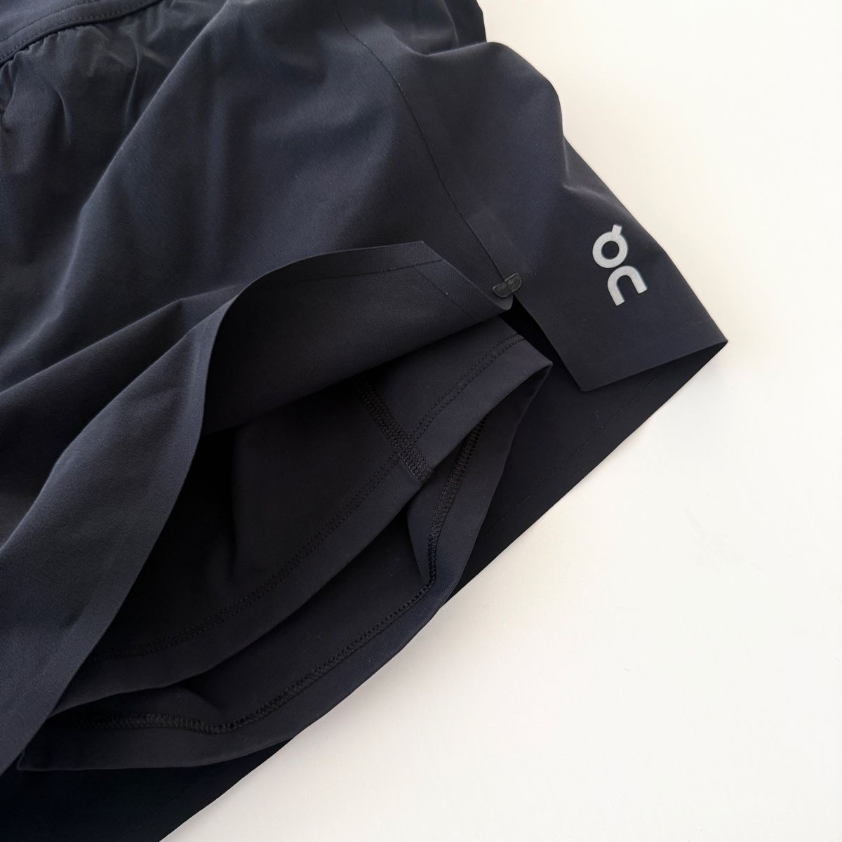 Pantaloni: ON Running Shorts – Usato da Emmen venduto da Avviivva_Com2023 1