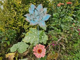 Metall Lotusblume 70cm blau-rost Gartenstecker D: 20cm