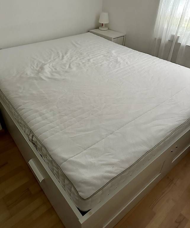 Lits: Bettrahmen mit Lattenrost 160x200 – D'occasion à Muttenz par anna123 1