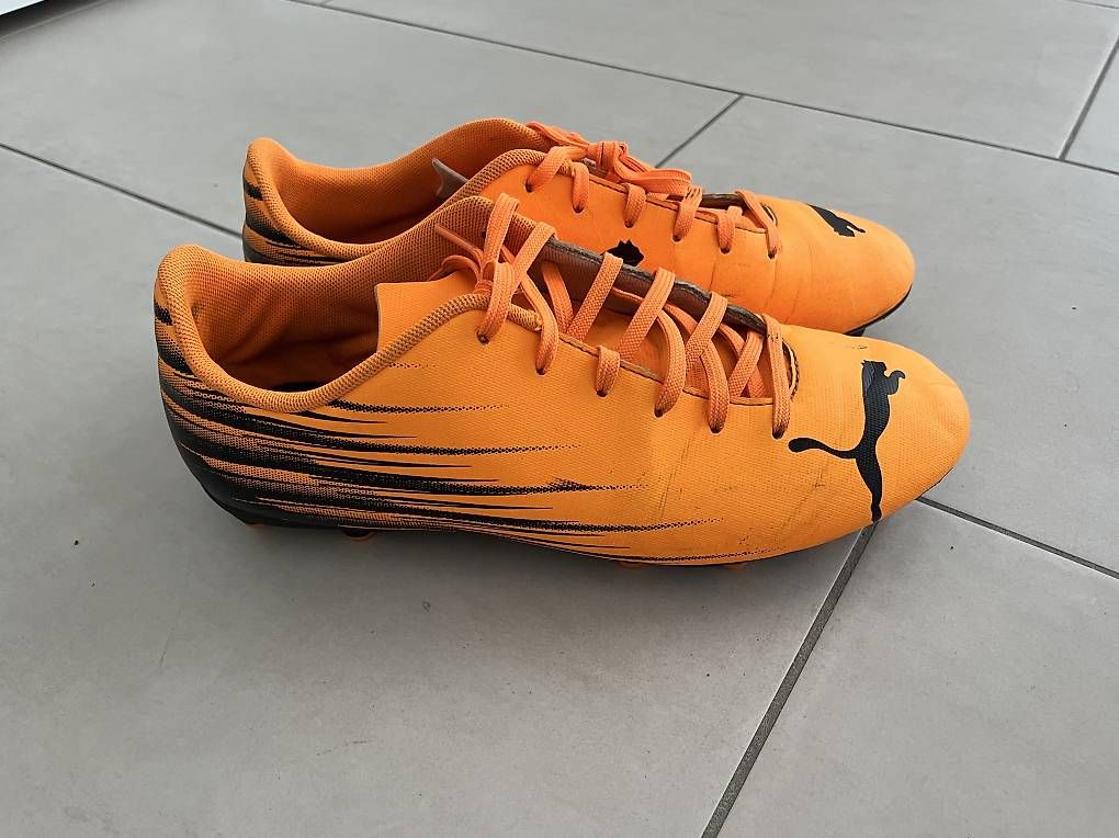 Scarpe da uomo: Chaussures de foot Puma, taille 42 – Usato da Perly venduto da Evan78 1