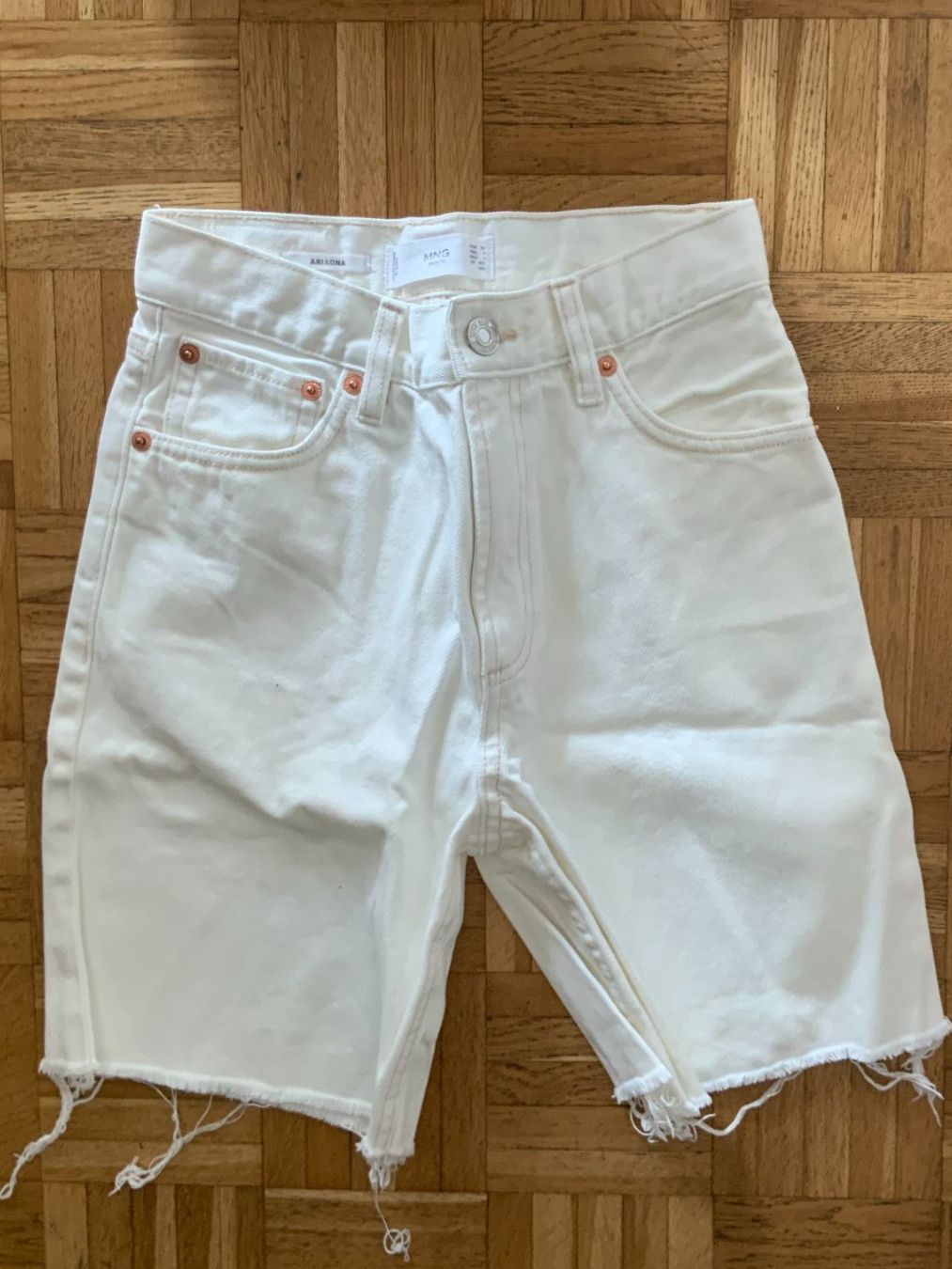 Mango Hosen: MNG JEANS Schort Gr.44 ---------§ – Gebraucht aus Wallisellen von AS.TZ. 3