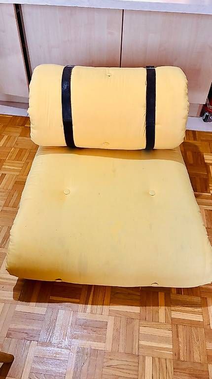 Poltrone: Fauteuil jaune convertible à donner – Usato da Sion venduto da emi_z9mf