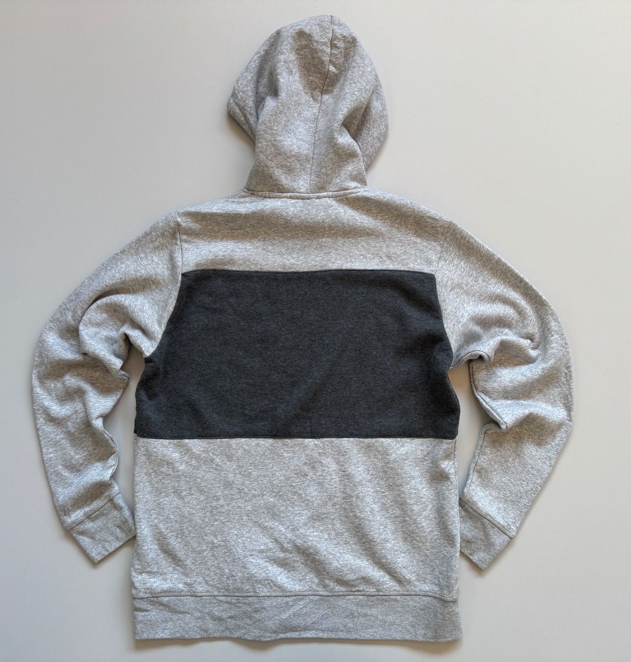 Reebok Maglioni & Felpe: Reebok pullover hoodie Size M – Usato da Neuchâtel venduto da _Easy_to_Find_ 7