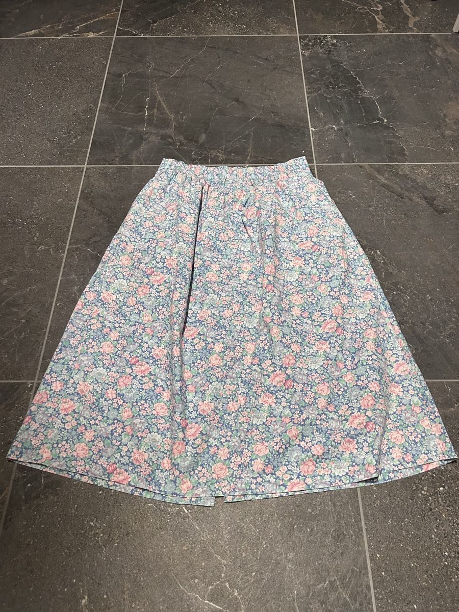 Jupes: Vintage Rockabilly Tellerrock, Blumenmuster – D'occasion à Kleinandelfingen par Doratschikov 1