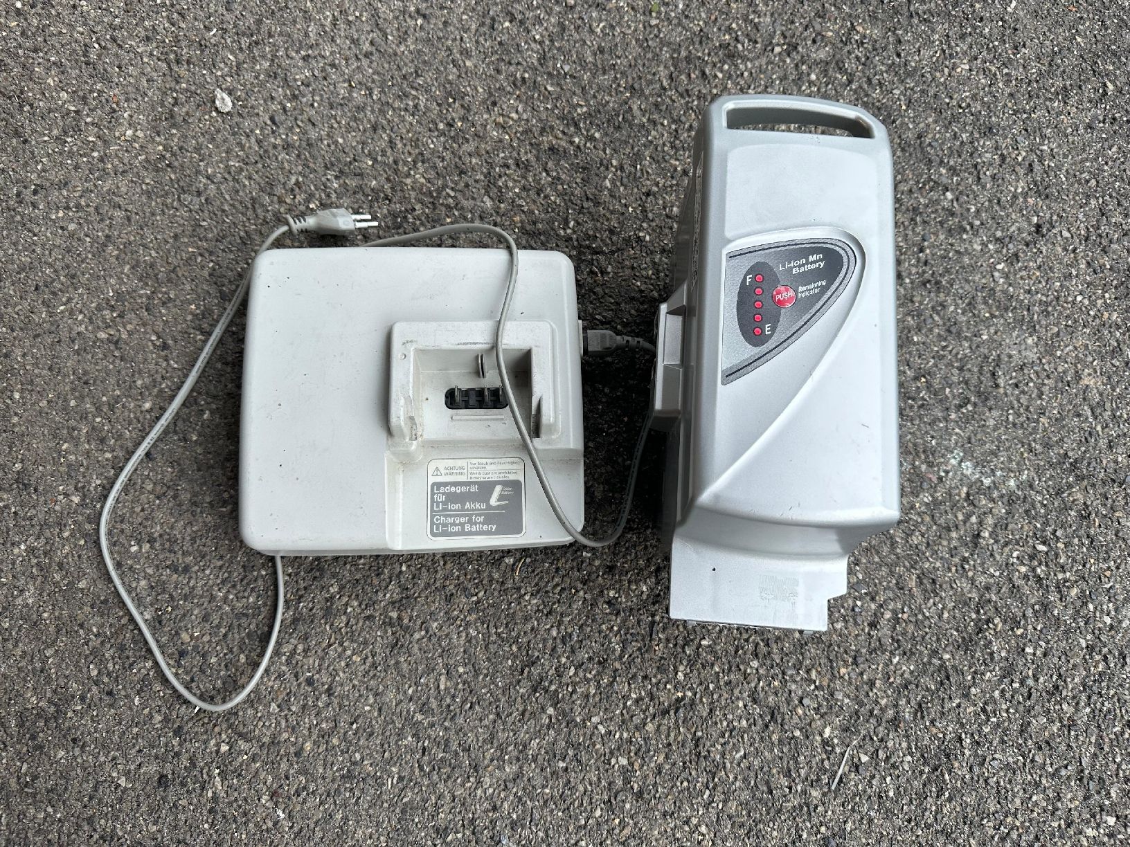 Flyer Batteries: Flyer Batterie und Ladegärat 26 Volt  – D'occasion à Trimbach par kar_2m7z