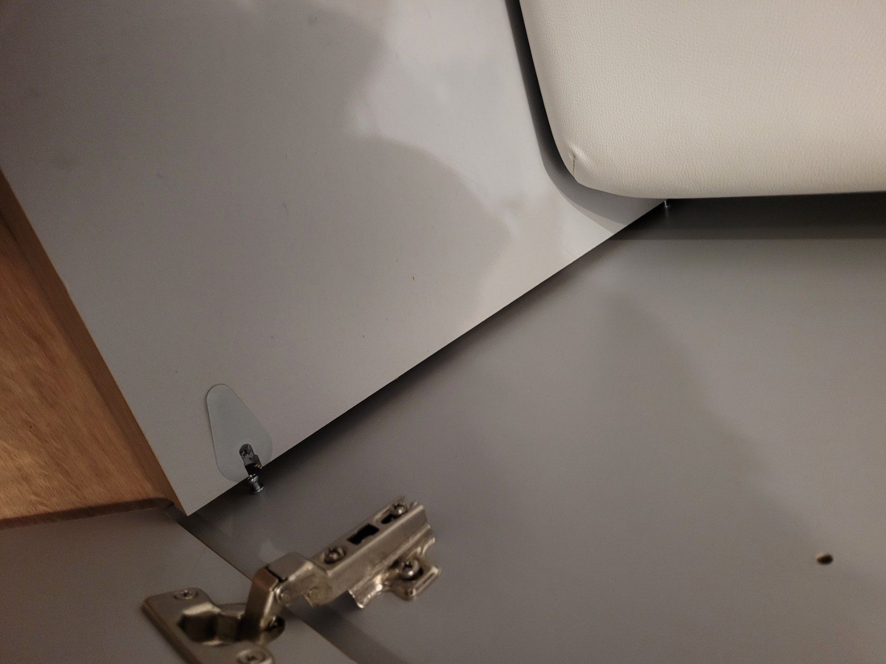 Conforama Armadi: Schrank gratis abzugeben – Difettoso da Sursee venduto da Web08