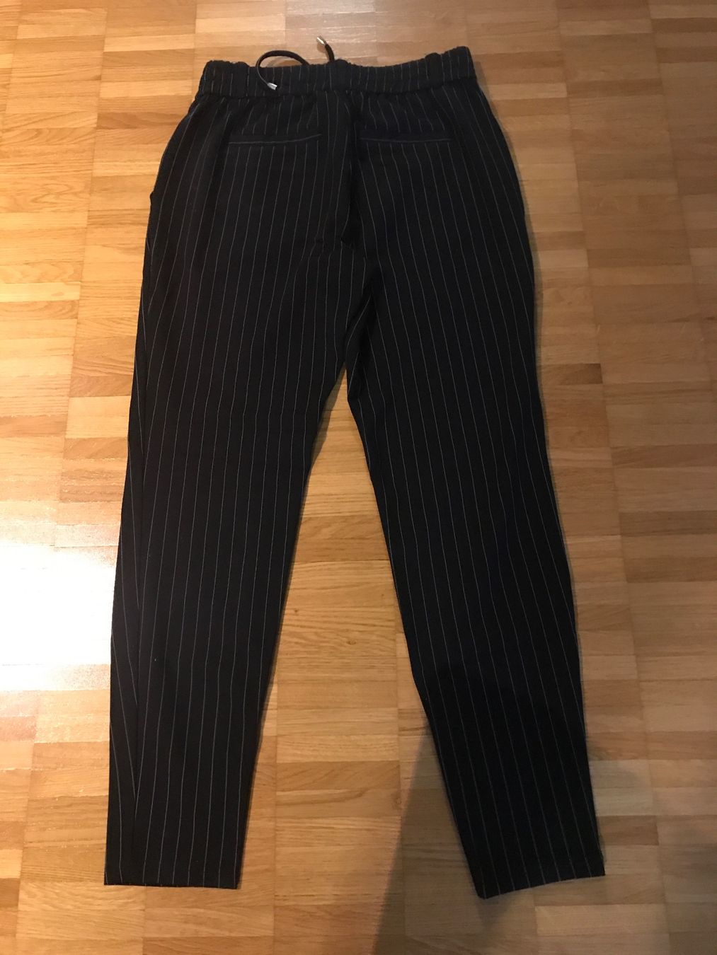 Pantaloni: Bequeme Nadelstreifenhose Gr 34 – Usato da St. Margrethen SG venduto da kellenbh 1