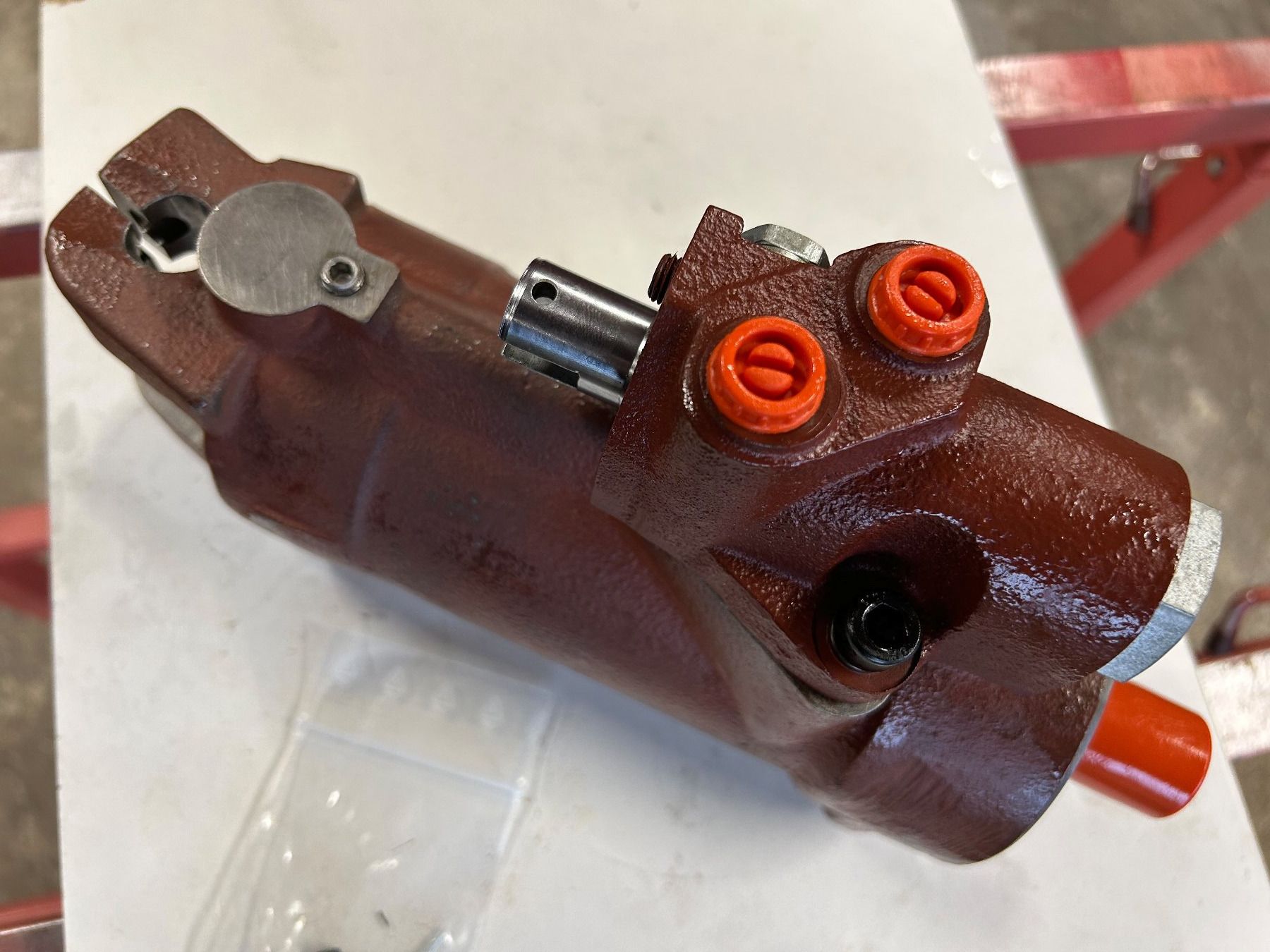 Massey Ferguson Trattori: MF-Servo Lenk  Zylinder kompl. – Nuovo e nell'imballaggio originale da Rothenthurm venduto da mf-schuler 1