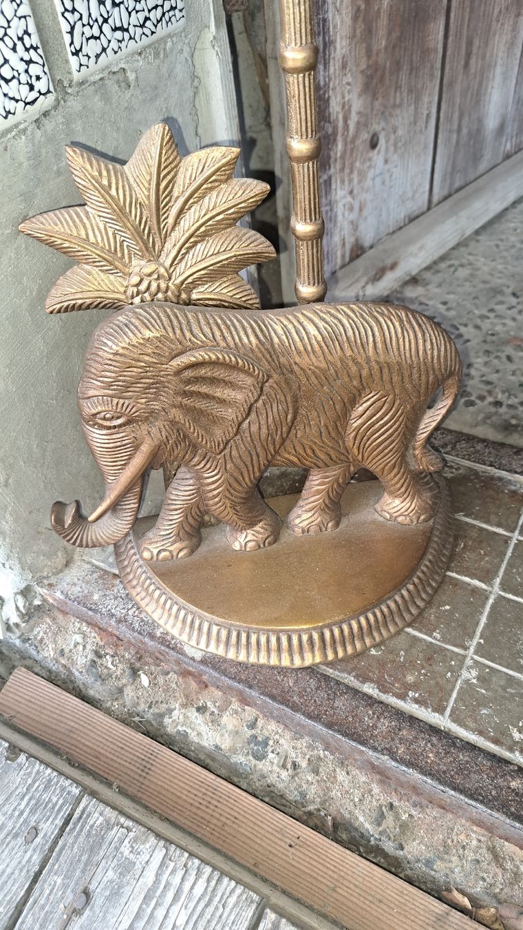 Statuette: Dekorative Türstopper-Figur aus Messing, Elefant – Usato da Kölliken venduto da Upcycling-by-Mc-TAM 2